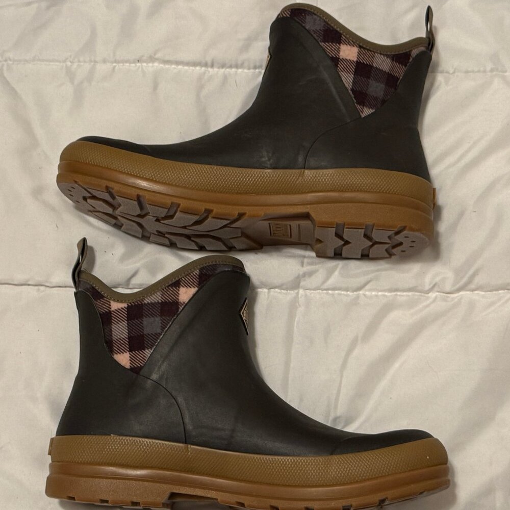 Muck Boots ankle boots - womens 10